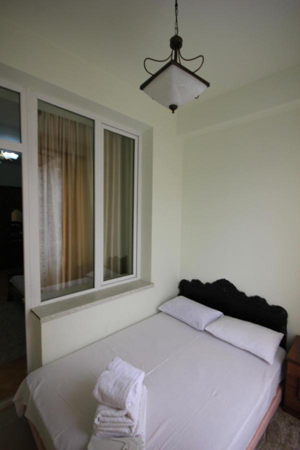 Rent Inn Yerevan On North Avenue Exterior photo