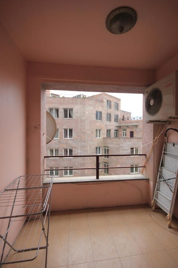 Rent Inn Yerevan On North Avenue Exterior photo