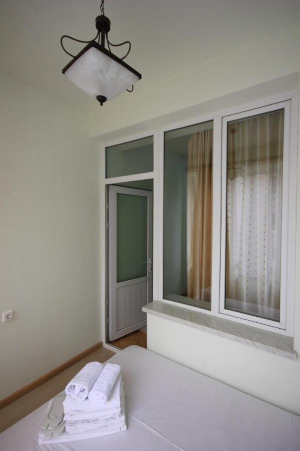 Rent Inn Yerevan On North Avenue Exterior photo