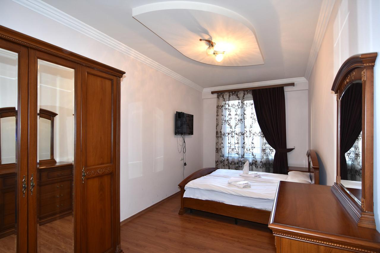 Rent Inn Yerevan On North Avenue Exterior photo