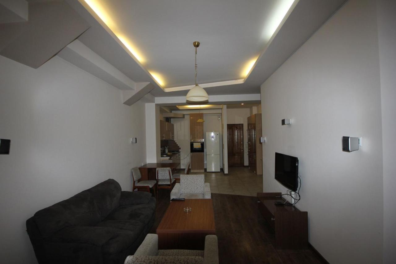 Rent Inn Yerevan On North Avenue Exterior photo